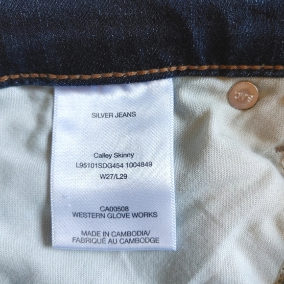 Silver || Calley Skinny Jean, Size 27, Medium Dark Denim - Picture 4 of 5